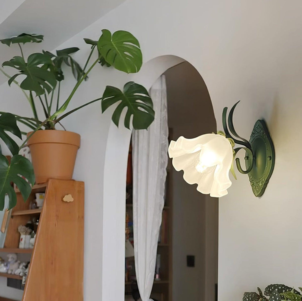 Wall Lamp Vintage Floral Glass Shade for Bedroom and Living Room-Neutral Decor