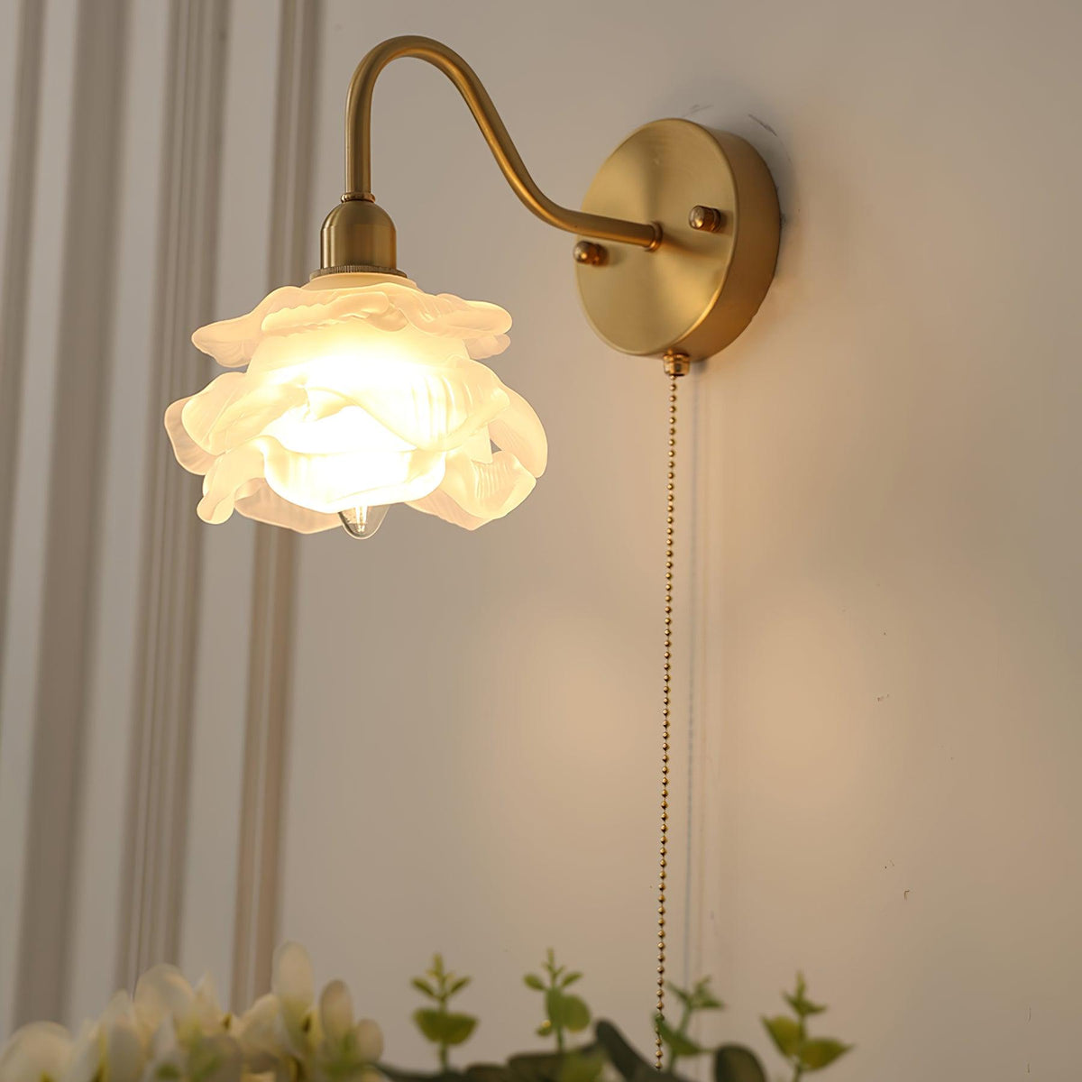 Cove Applique Murale Nordique en Laiton et Verre Rose