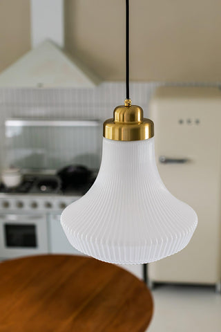Solara Suspension en Verre Opale Canneleur Cloche Laiton Vintage
