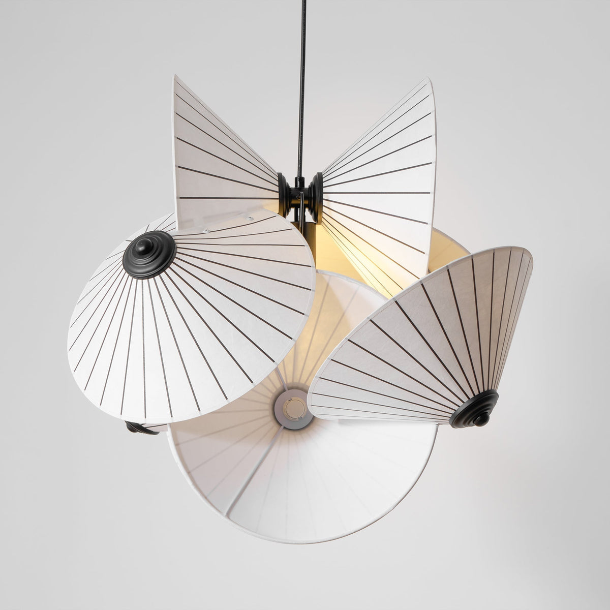 Zerinarae Suspension en Métal et Tissu, Créativité Individuelle