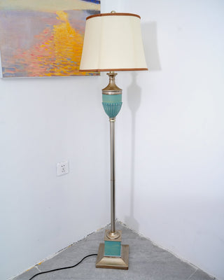 Niraaya Lampadaire en Résine Vintage