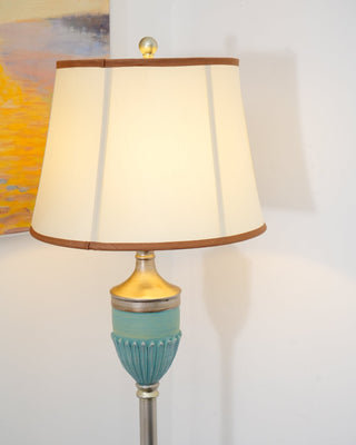 Niraaya Lampadaire en Résine Vintage
