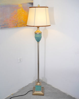 Niraaya Lampadaire en Résine Vintage