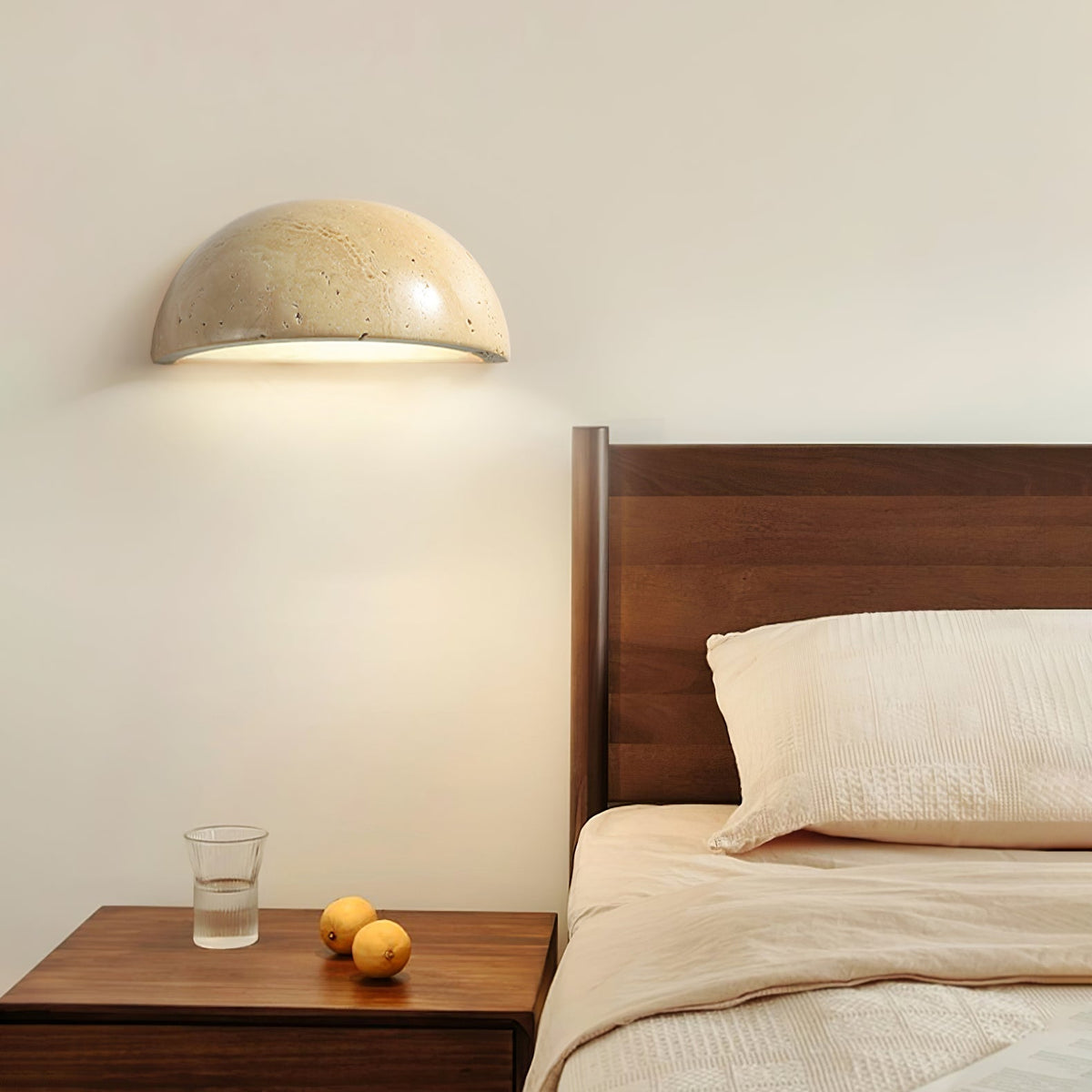 Vethayra Demi-Dôme Travertin Luminaire Mural