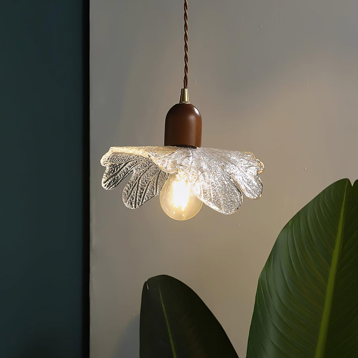 Pendant Lamp Tiffany-Style Glass Floral Shade Art-Neutral Decor