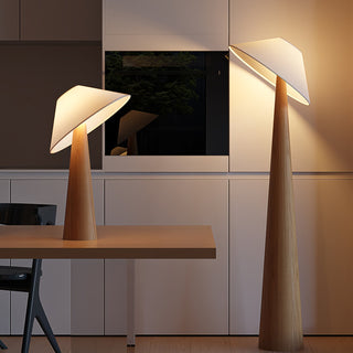 Apex Lampadaire en Bois Taperé