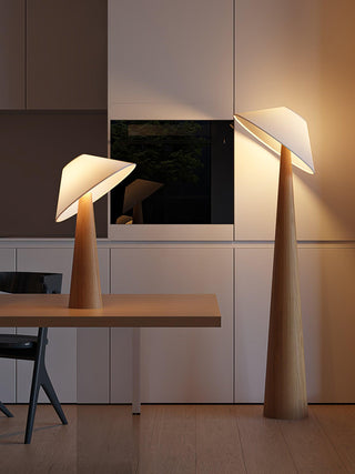Apex Lampadaire en Bois Taperé