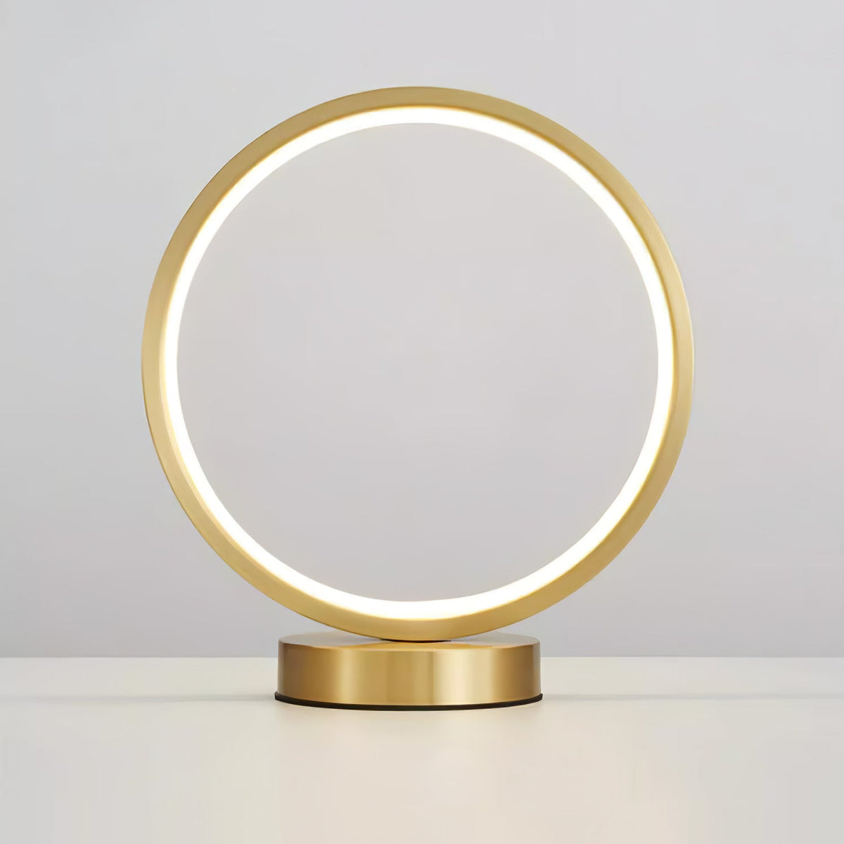Cirra Lampe de Table en Laiton Élégante