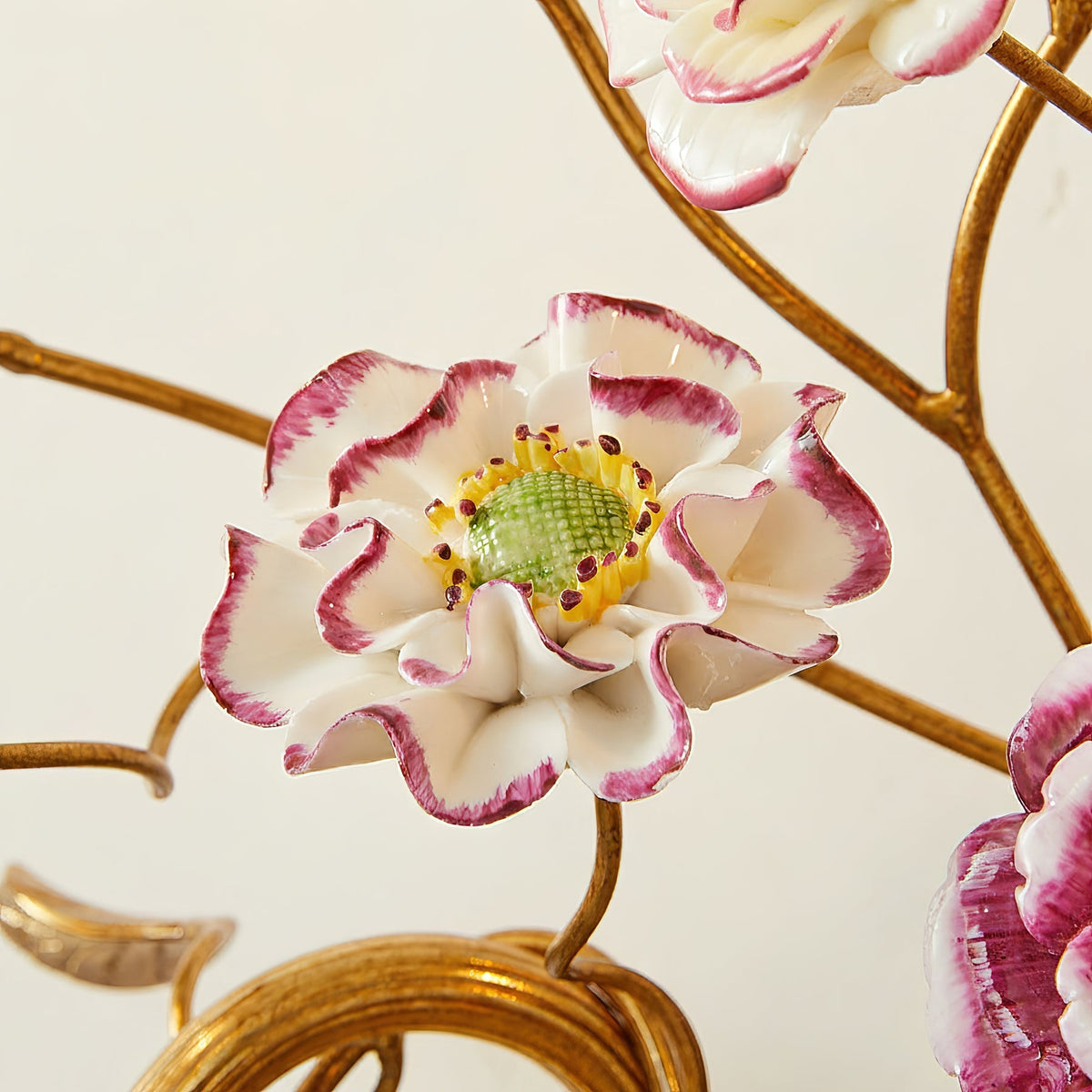 Violette Applique Murale