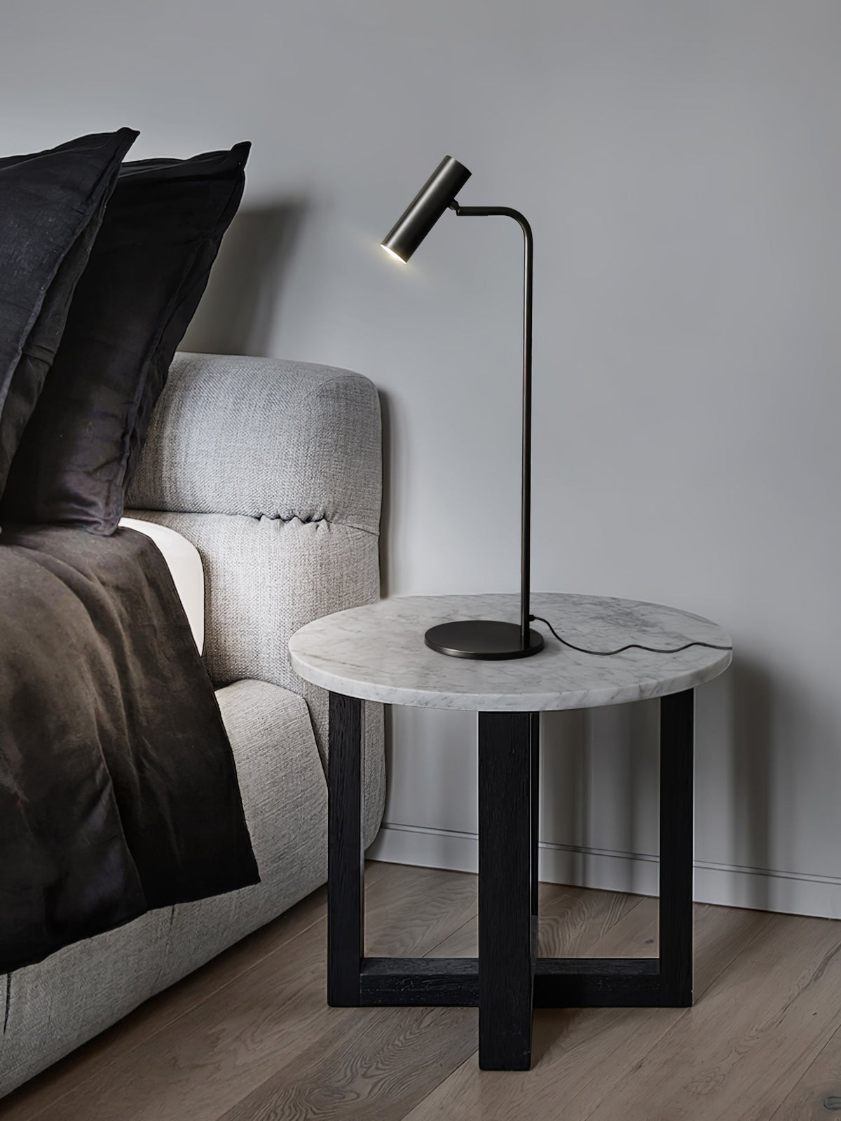 Briona Lampe de Table Industrielle en Laiton