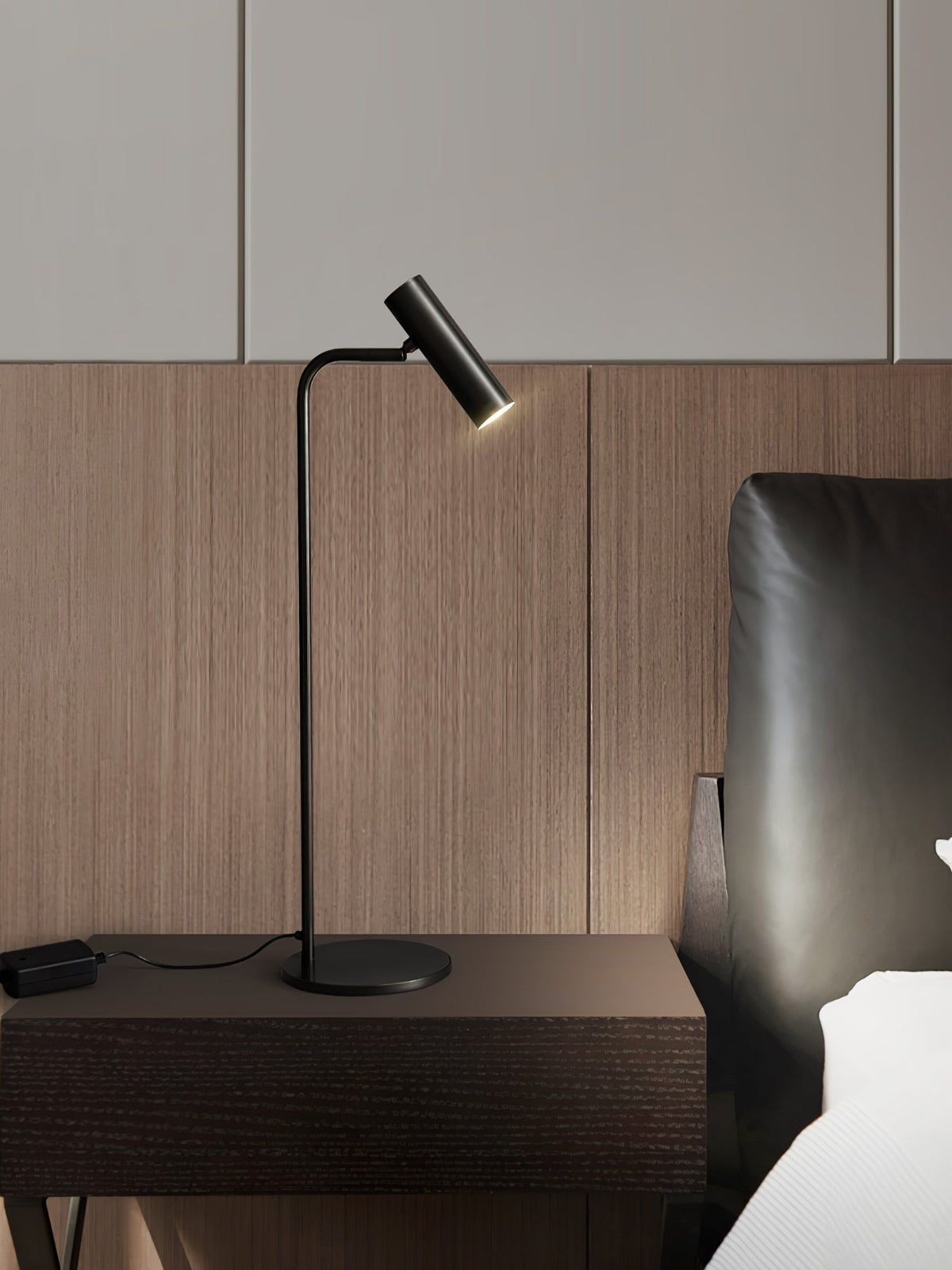 Briona Lampe de Table Industrielle en Laiton