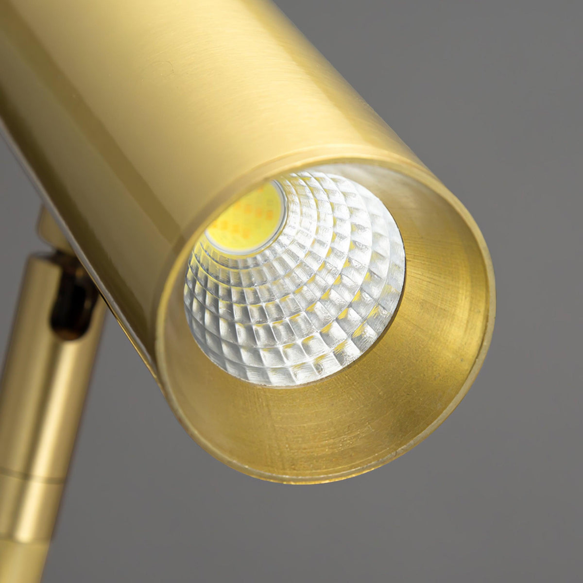 Briona Lampe de Table Industrielle en Laiton