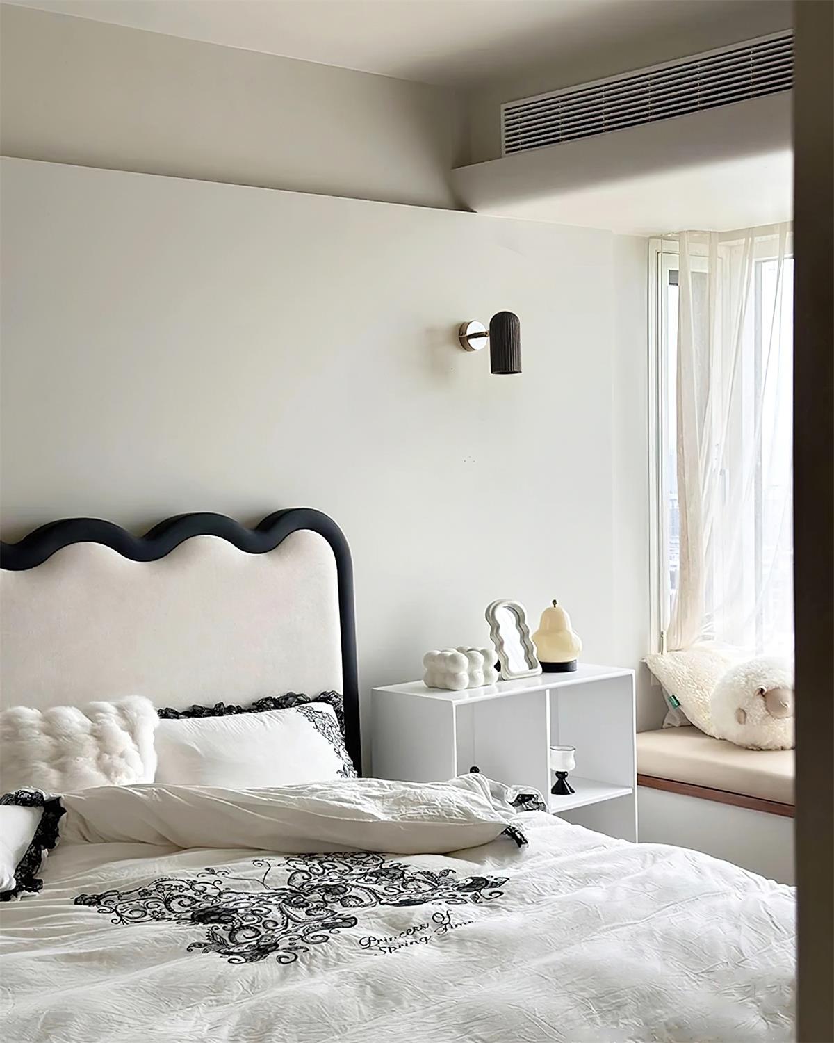 Pleat-Brite Applique Murale