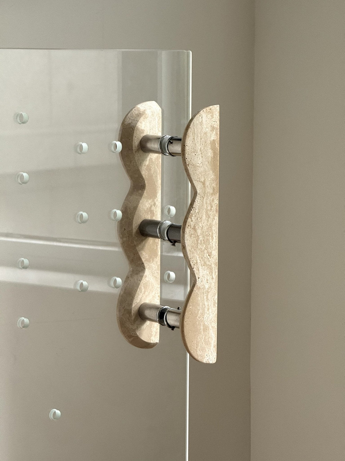Twin-Curve Pull Handle-Neutral Decor
