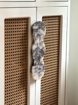 Twin-Curve Pull Handle-Neutral Decor