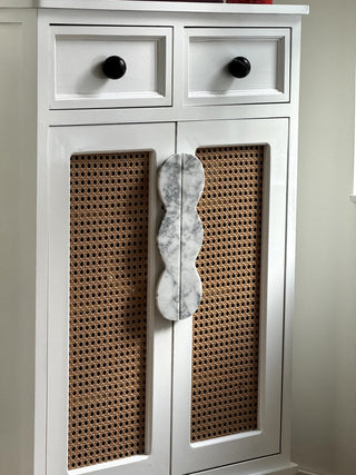 Twin-Curve Pull Handle-Neutral Decor