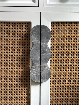 Twin-Curve Pull Handle-Neutral Decor