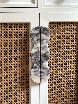 Twin-Curve Pull Handle-Neutral Decor