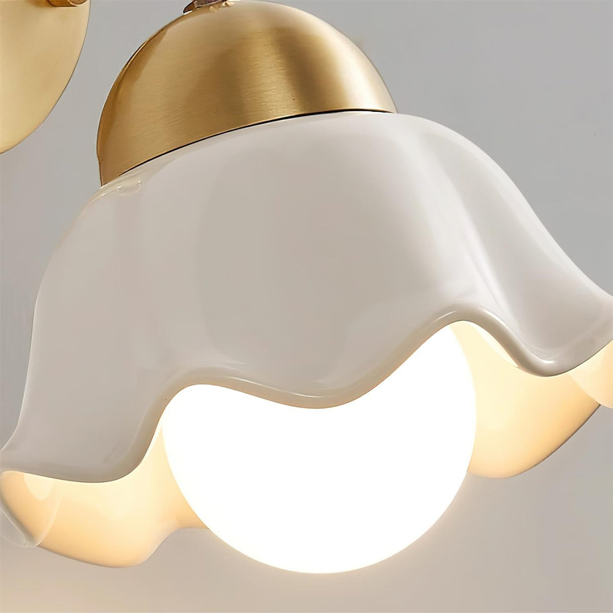 Wall Lamp Brass and Ceramic Wavy Shade Globe Accent Retro Artistic-Neutral Decor