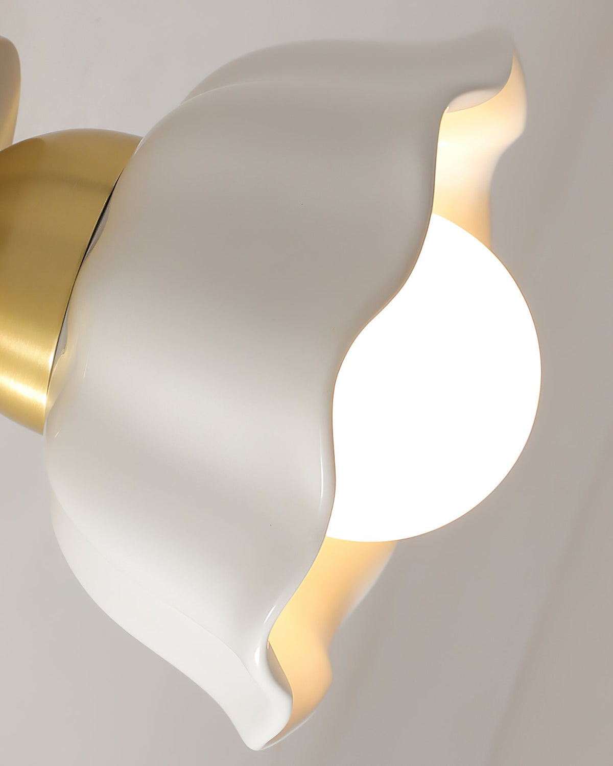 Wall Lamp Brass and Ceramic Wavy Shade Globe Accent Retro Artistic-Neutral Decor
