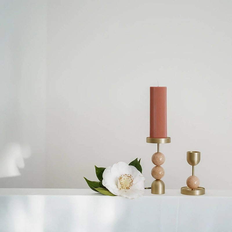Fuldo Support à Bougies Sphérique Verdoyant en Laiton Brossé d'Intérieur Moderne du Milieu du Siècle
