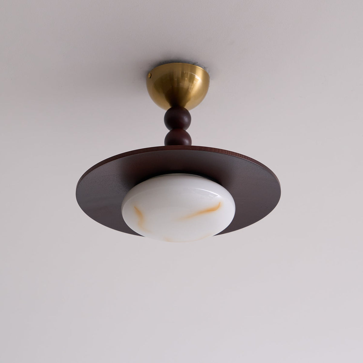 Yeste Plafonnier couleur noyer et imitation albâtre blanche