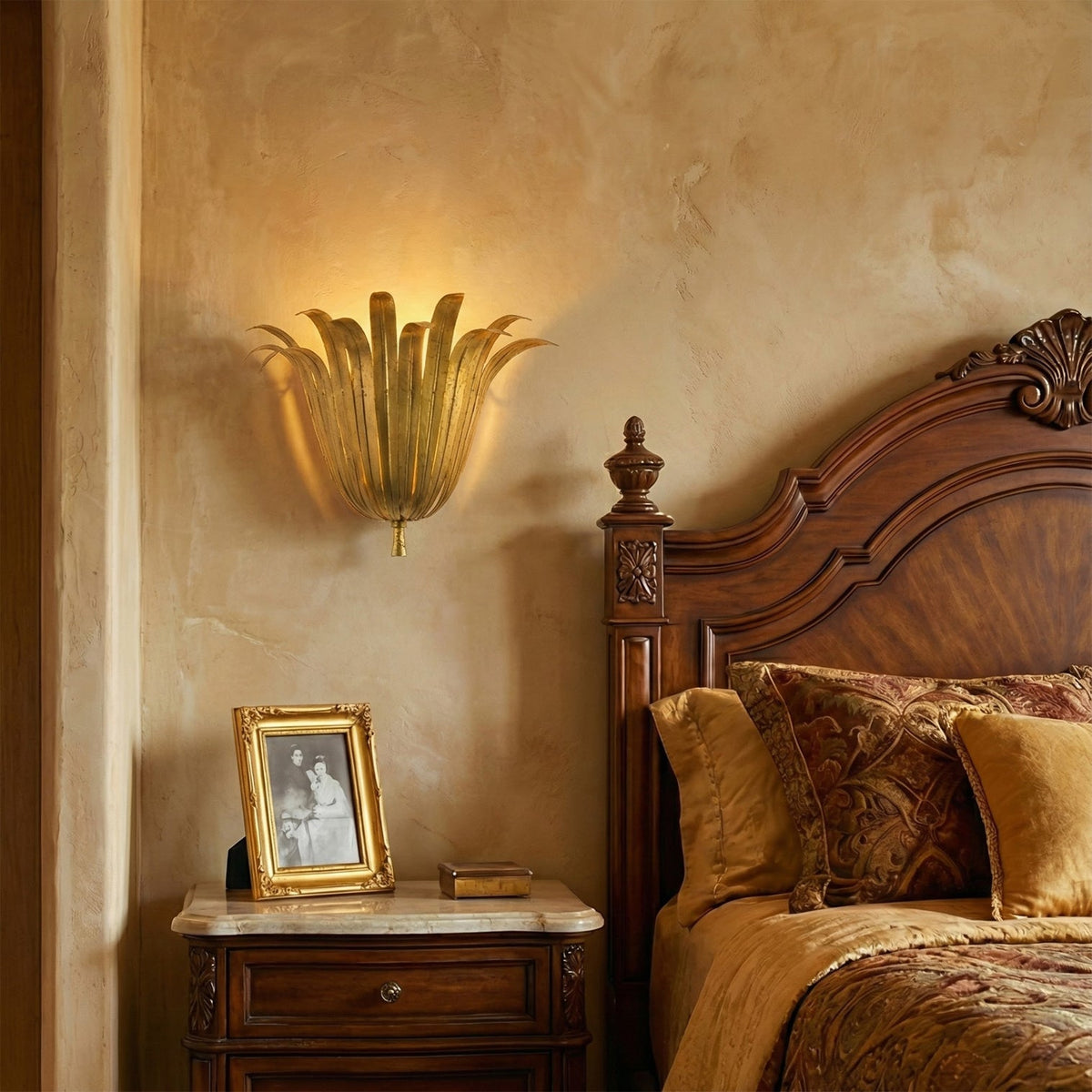 Close-up of the gold metal leaves on the Vicenzio wall lamp.