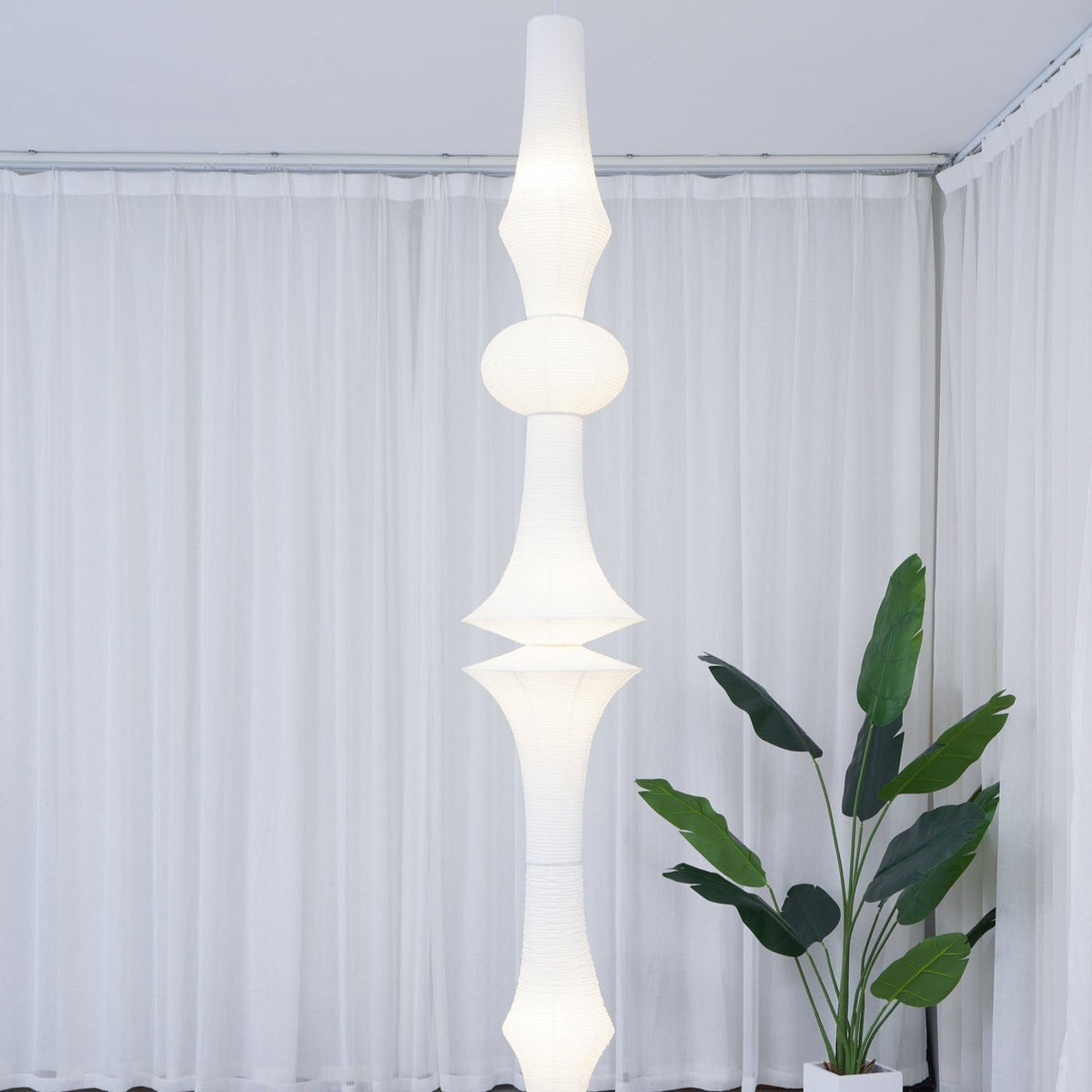 Faye Suspension Sculpturale Verticale en Papier
