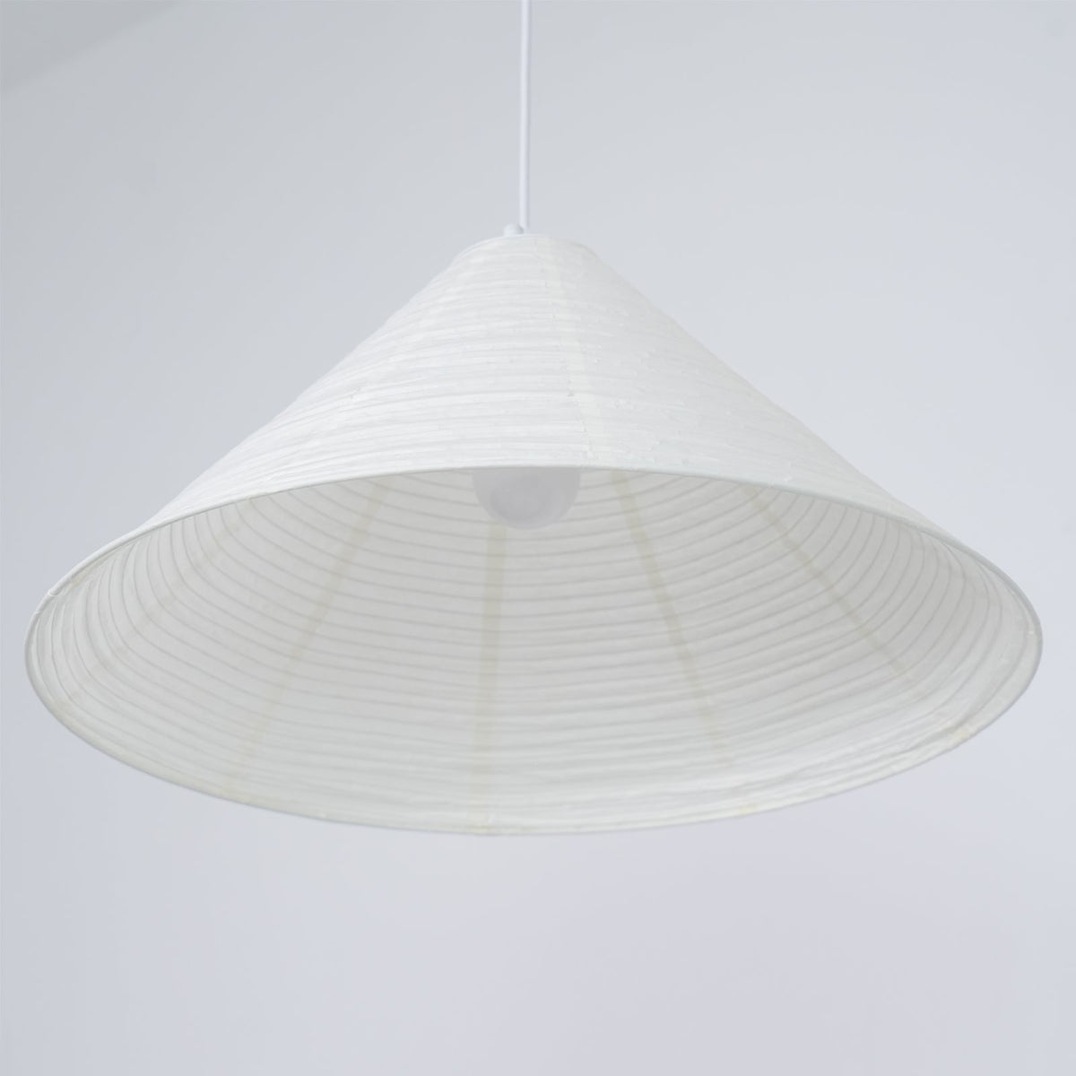 Conic Suspension Lampe Pyramidale en Papier