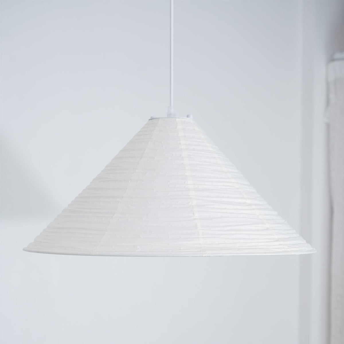 Conic Suspension Lampe Pyramidale en Papier