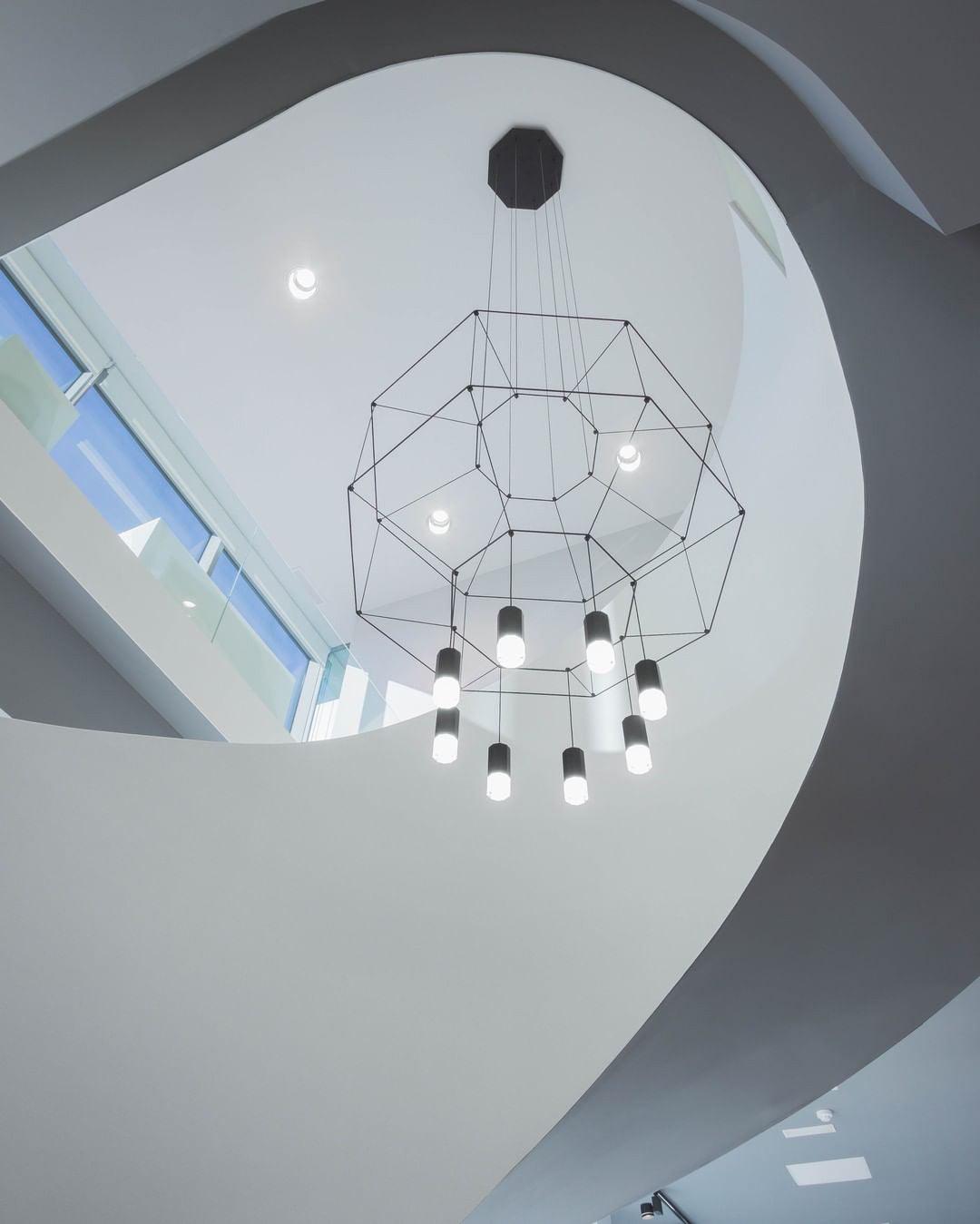 Quineira Suspension Géométrique en Fil Noir LED