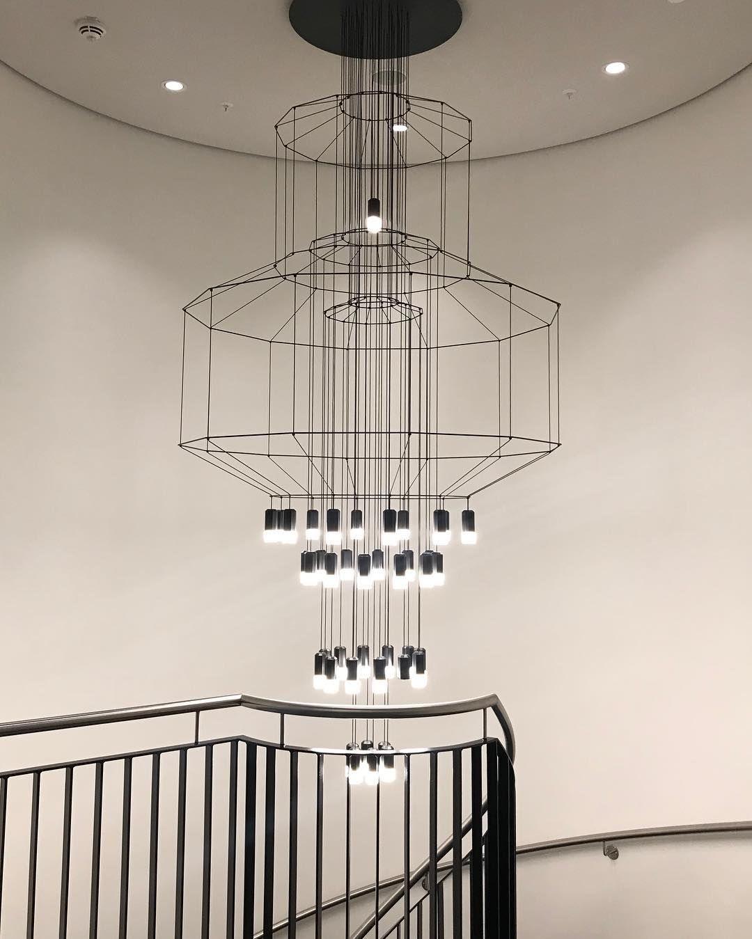 Soloris Lustre Lignes Noir Structure Métallique LED