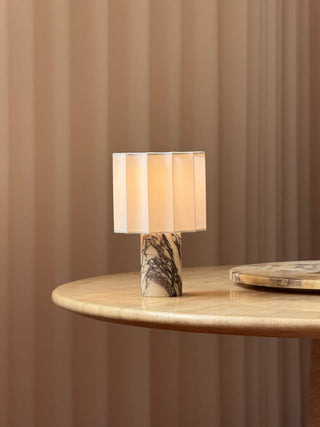 Serenity Lampe de Table en Tissu Plissé Et Marbre