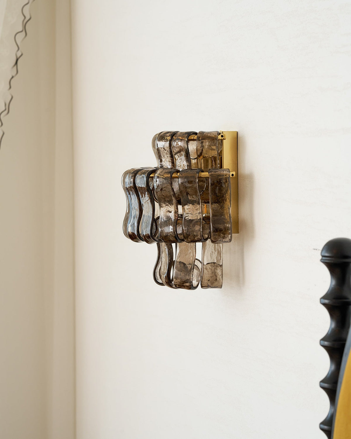 Albano Wall Lamp in green glass, front view.