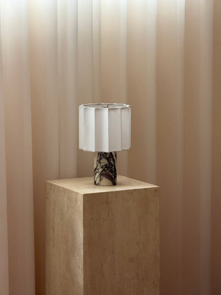 Serenity Lampe de Table en Tissu Plissé Et Marbre