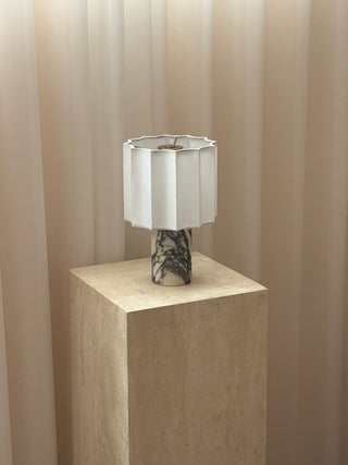 Serenity Lampe de Table en Tissu Plissé Et Marbre